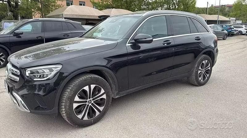 Usata Mercedes GLC300e Business 211 CV (155 kW) 2022 Nero SUV