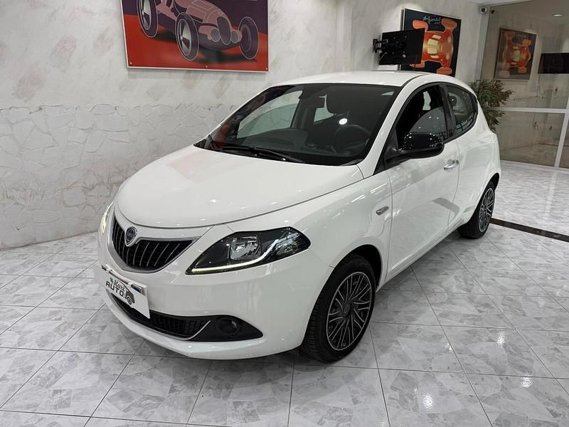 Usata Lancia Ypsilon Gold 69 CV (50 kW) 2022 Bianco Utilitaria