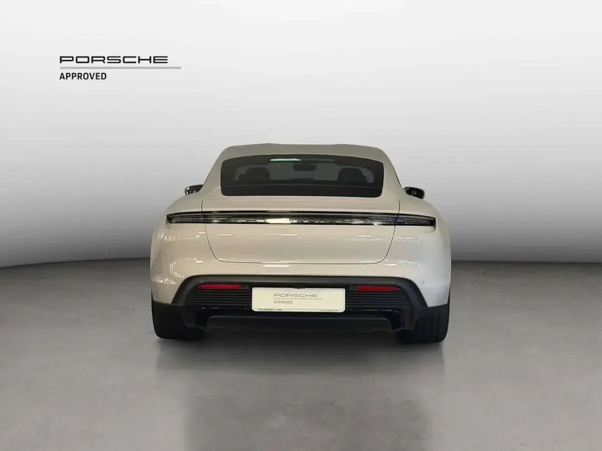 Usata Porsche Taycan Performance Package 319 kW (435 CV) 2024 Gesso Berlina