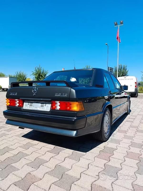 Usata Mercedes 190 185 CV (136 kW) 1986 Nero Berlina