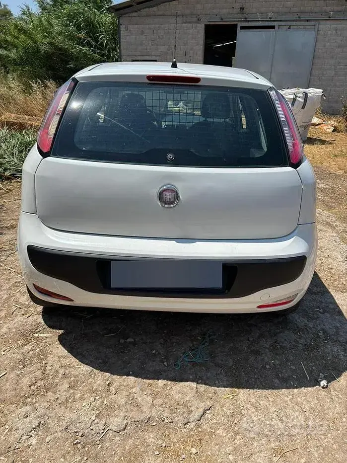 Usata Fiat Grande Punto 75 CV (55 kW) 2008 Bianco Utilitaria