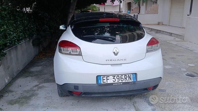 Usata Renault Mégane Coupé 110 CV (80 kW) 2011 Bianco Coupé