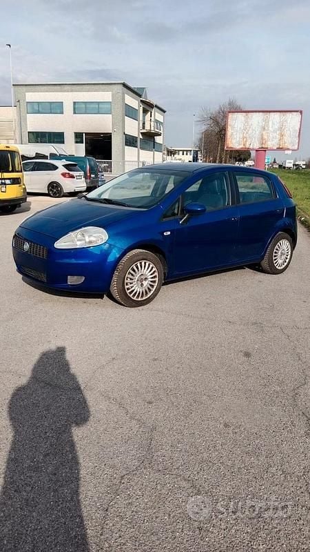 Usata Fiat Grande Punto Active 65 CV (47 kW) 2008 Blu Utilitaria