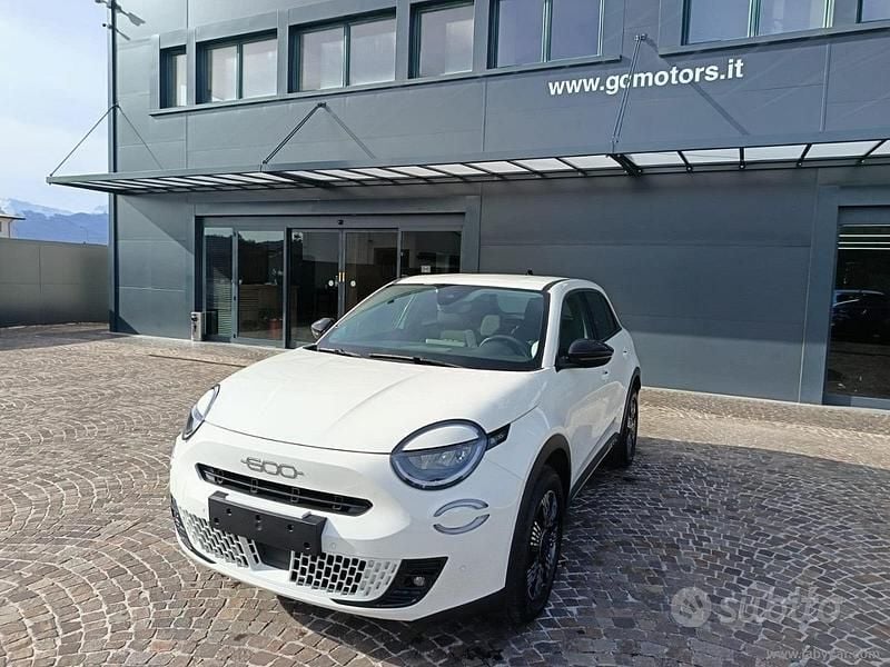 Usata Fiat 600 145 CV (106 kW) 2025 Bianco SUV