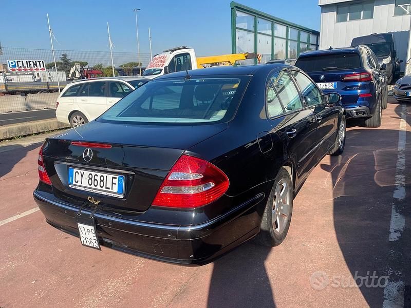 Begagnad Mercedes E280 Avantgarde 177 HK (130 kW) 2005 Svart Sedan