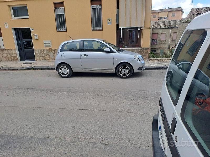 Usata Lancia Ypsilon 69 CV (50 kW) 2011 Grigio Utilitaria