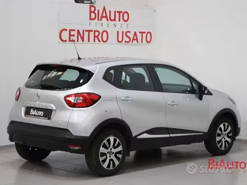 Usata Renault Captur Zen 90 CV (66 kW) 2016 Grigio SUV