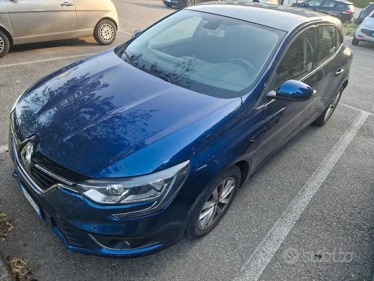 Usata Renault Mégane IV 90 CV (66 kW) 2018 Bluazzurro Berlina
