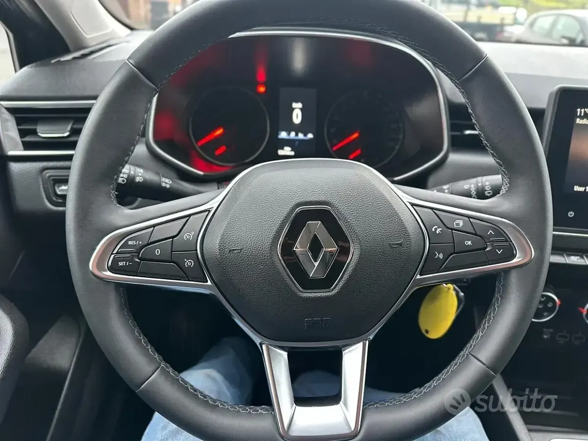 Usata Renault Clio V Intens 101 CV (74 kW) 2020 Grigio Berlina