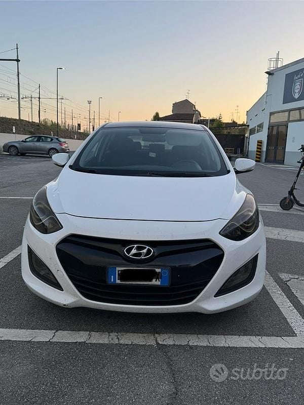 Usata Hyundai i30 90 CV (66 kW) 2013 Bianco Berlina