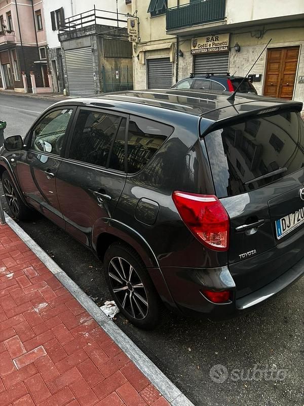 Usata Toyota RAV4 Luxury 177 CV (130 kW) 2007 Nero SUV