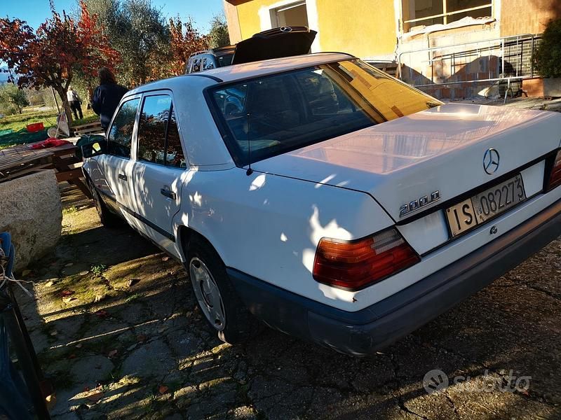 Usata Mercedes 200 72 CV (52 kW) 1987 Bianco Berlina