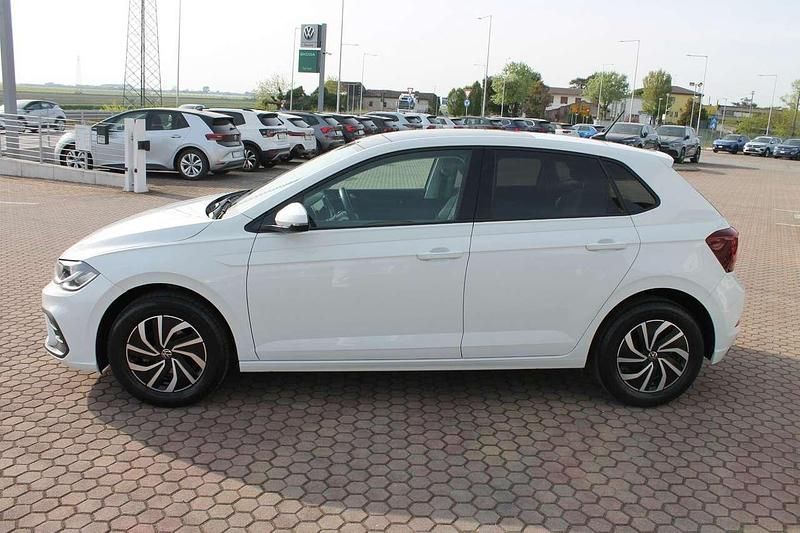 Usata VW Polo Life 95 CV (69 kW) 2023 Pure white Utilitaria