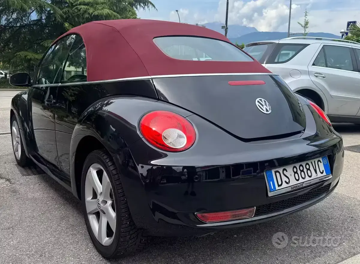 Usata VW New Beetle 105 CV (77 kW) 2009 Nero Utilitaria