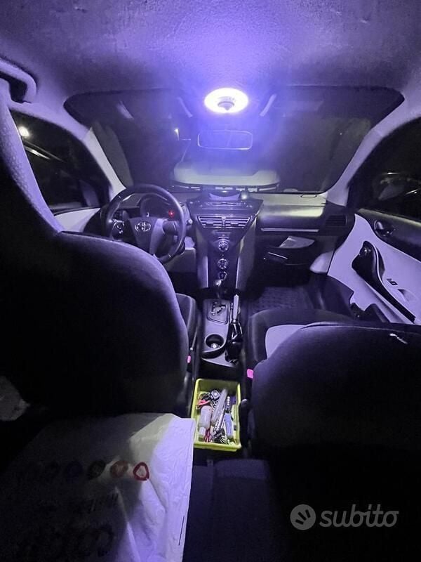 Usata Toyota iQ 68 CV (50 kW) 2013 Grigio Utilitaria