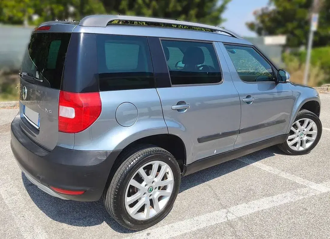 Usata Skoda Yeti Elegance 140 CV (102 kW) 2011 Grigio SUV