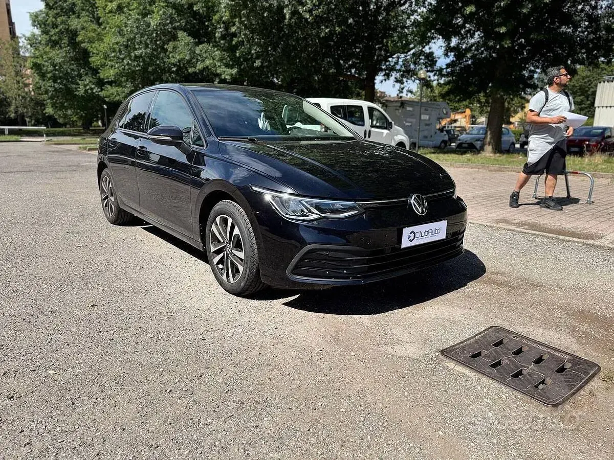 Usata VW Golf VIII Life 110 CV (80 kW) 2021 Nero Berlina