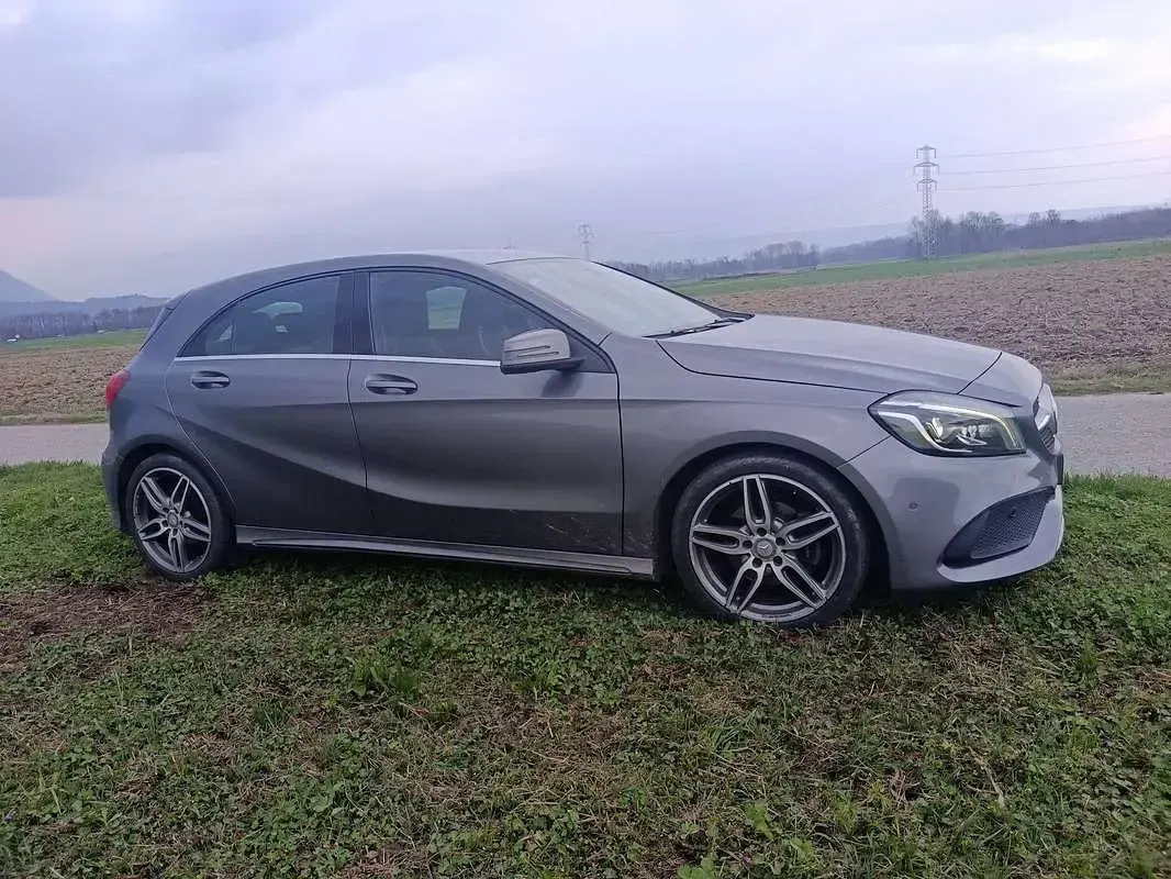 Usata Mercedes A180 Premium 109 CV (80 kW) 2017 Grigio Utilitaria