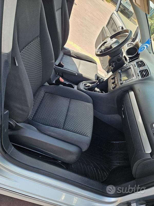 Usata VW Golf VI 105 CV (77 kW) 2011 Grigio Utilitaria