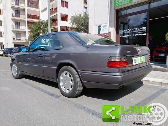 Usata Mercedes E200 136 CV (100 kW) 1995 Grigio Coupé