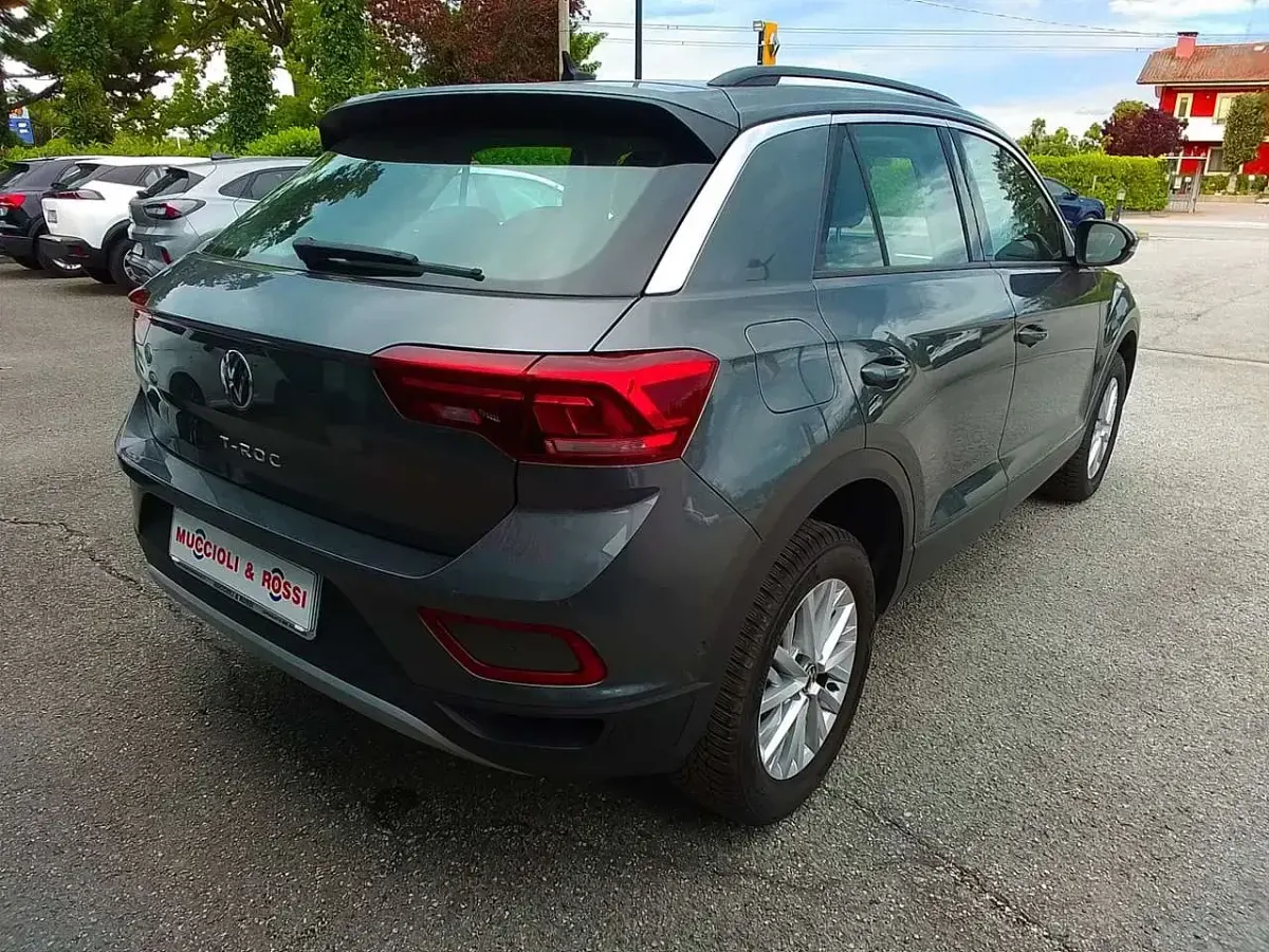Usata VW T-Roc Life 150 CV (110 kW) 2023 Grigio SUV