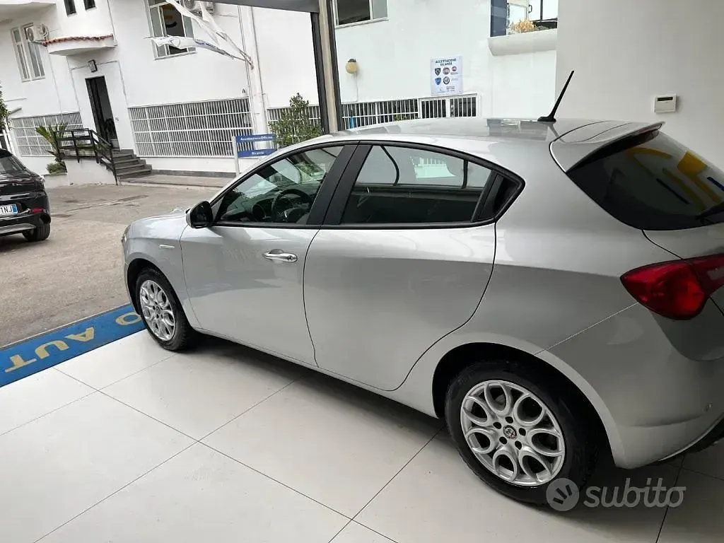 Usata Alfa Romeo Giulietta Business 120 CV (88 kW) 2020 Grigio metallizzato Utilitaria