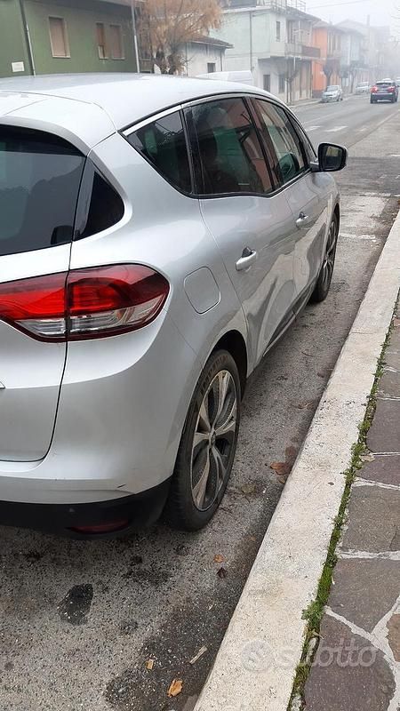 Usata Renault Scénic IV 110 CV (80 kW) 2017 Monovolume