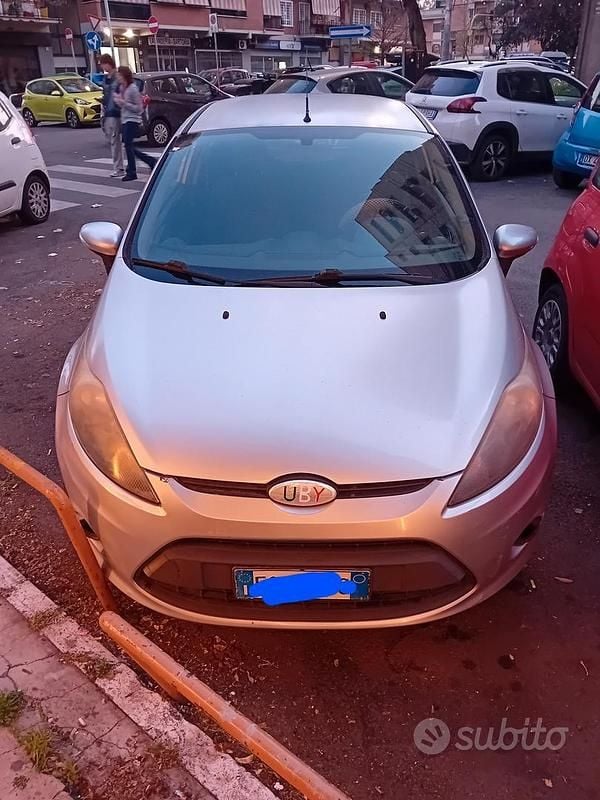 Usata Ford Fiesta 95 CV (69 kW) 2010 Grigio Utilitaria