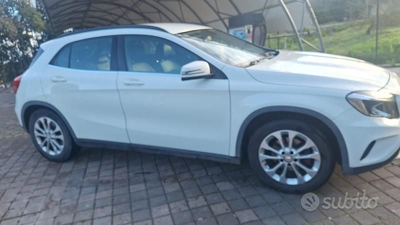 Usata Mercedes GLA200 Premium 136 CV (100 kW) 2015 Bianco SUV