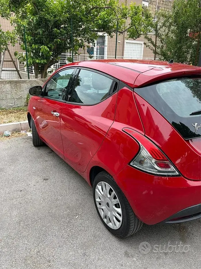 Usata Lancia Ypsilon Platinum 95 CV (69 kW) 2011 Rosso Utilitaria