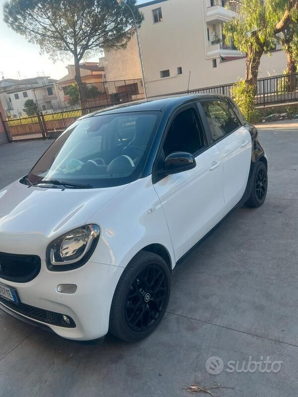 Usata Smart ForFour 453 CV (333 kW) 2015 Bianco Utilitaria