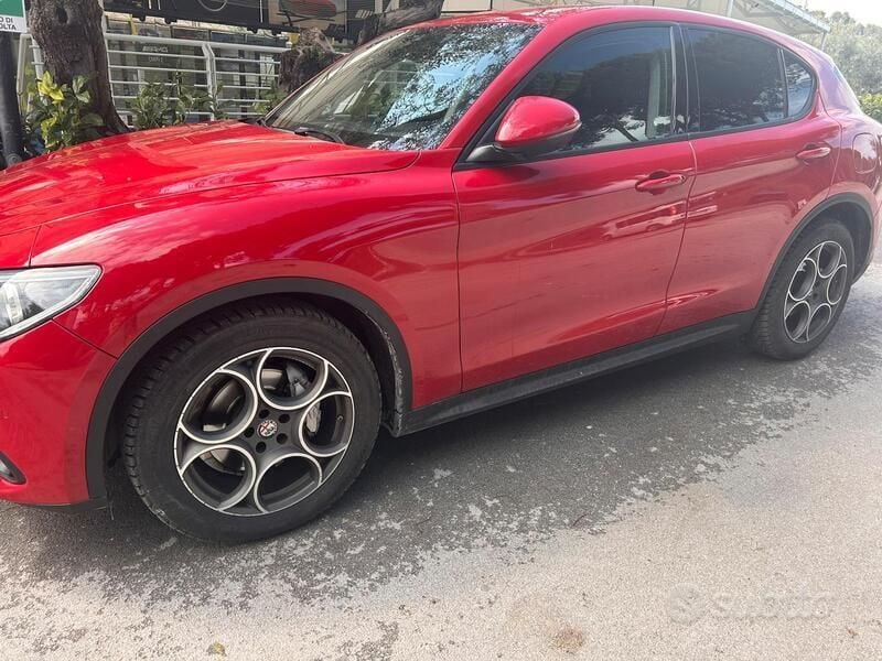Usata 2018 Alfa Romeo Stelvio SUV | 18.699 € (Buon prezzo) - Immagine 1/4