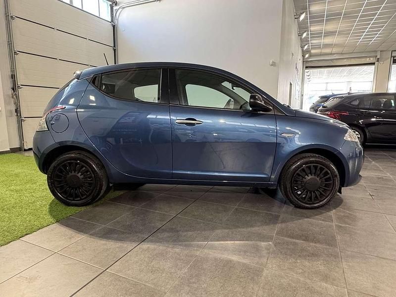 Usata Lancia Ypsilon Silver 69 CV (50 kW) 2023 Blu/azzurro Utilitaria