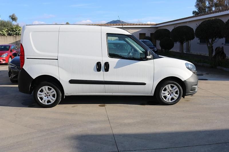 Usata Fiat Doblò 120 CV (88 kW) 2021 Bianco Monovolume