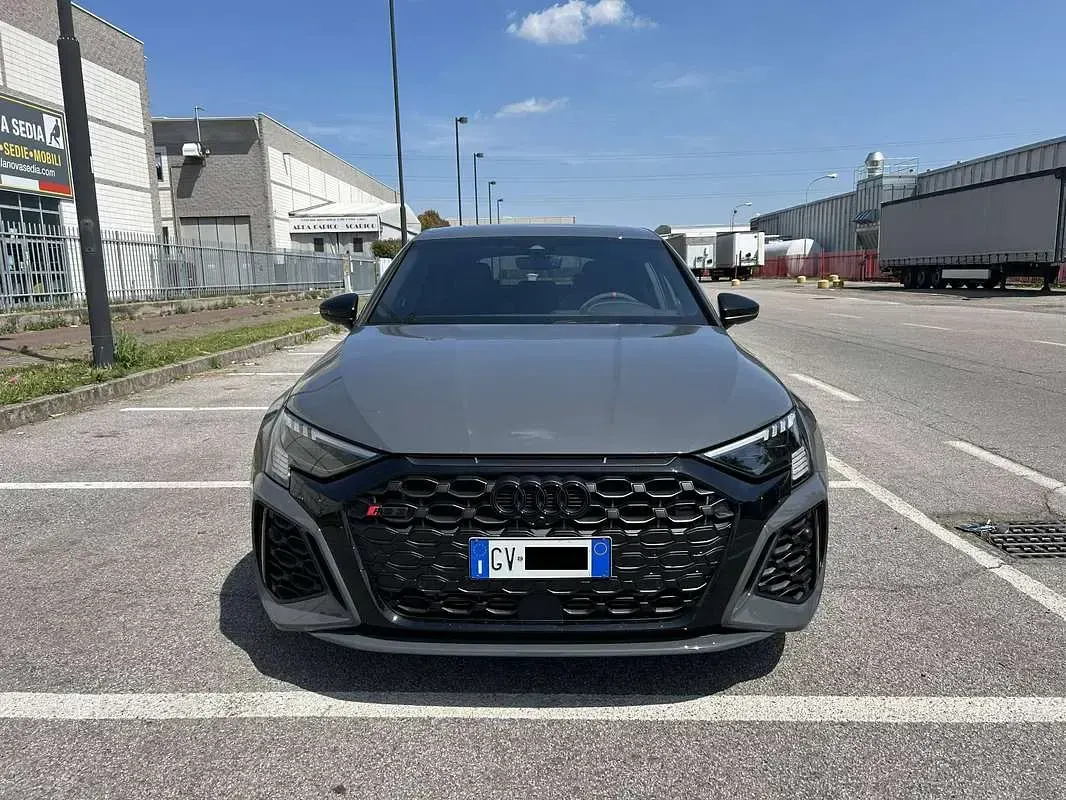 Usata Audi RS3 Ambiente 400 CV (294 kW) 2024 Grigio Berlina