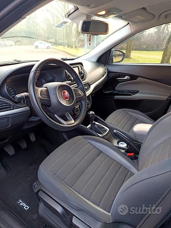 Usata Fiat Tipo Lounge 95 CV (69 kW) 2017 Blu Berlina