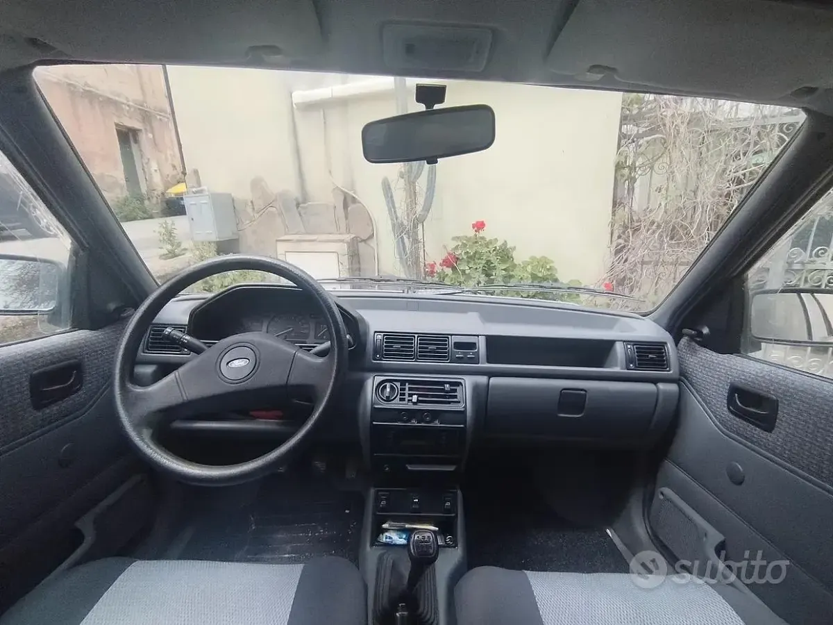 Usata Ford Fiesta 53 CV (38 kW) 1989 Grigio Utilitaria