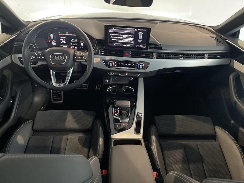 Gebraucht Audi A5 Sportback S-Line 163 PS (119 kW) 2024 Blau Kleinwagen
