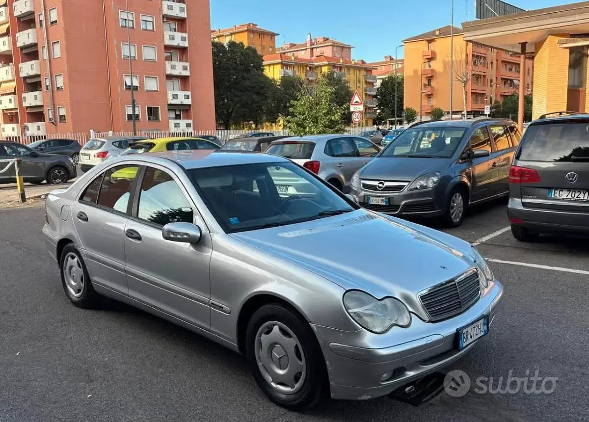 Usata Mercedes C200 116 CV (85 kW) 2002 Grigio Berlina