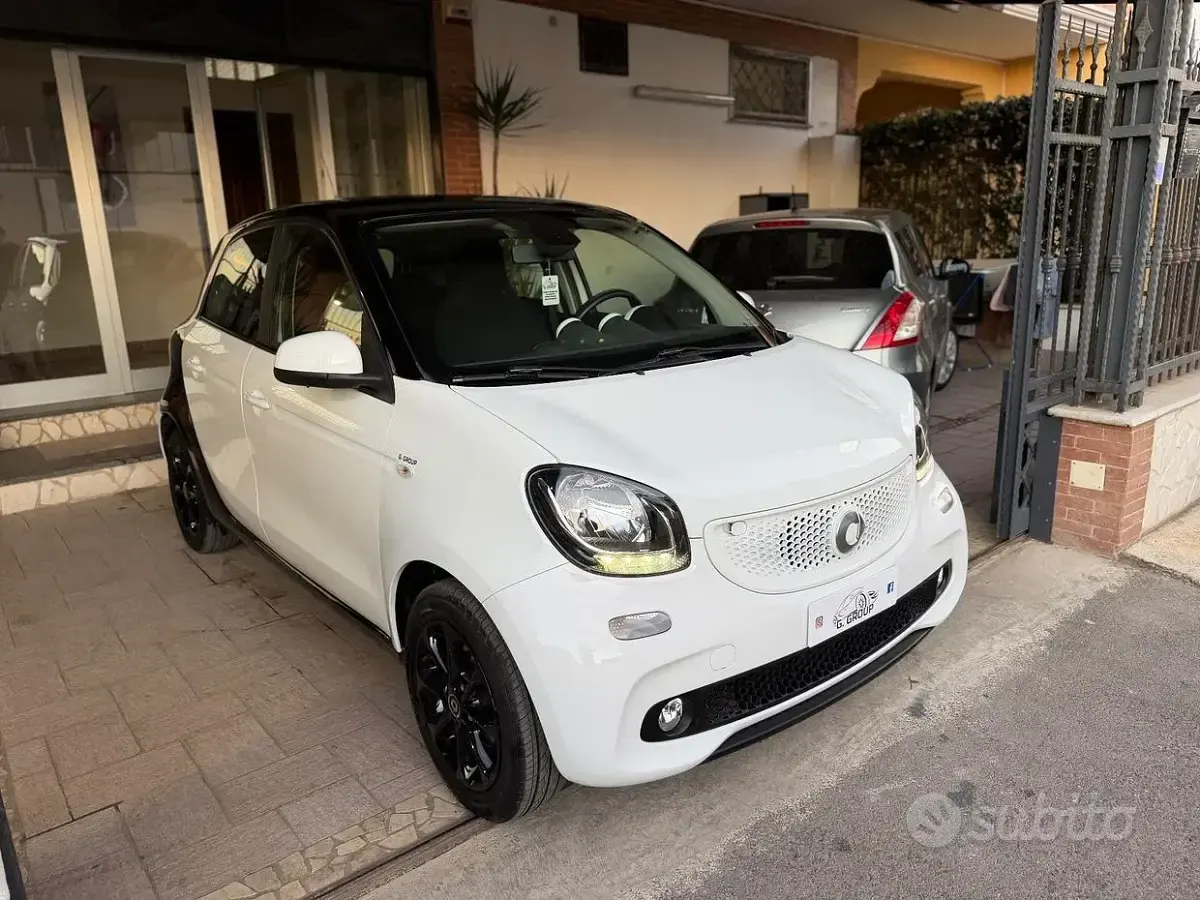 Usata Smart ForFour 71 CV (52 kW) 2018 Bianco Utilitaria