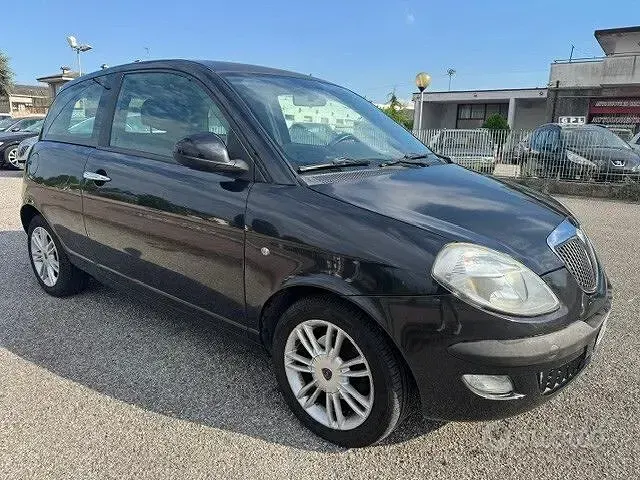 Usata Lancia Ypsilon 60 CV (44 kW) 2005 Nero Utilitaria