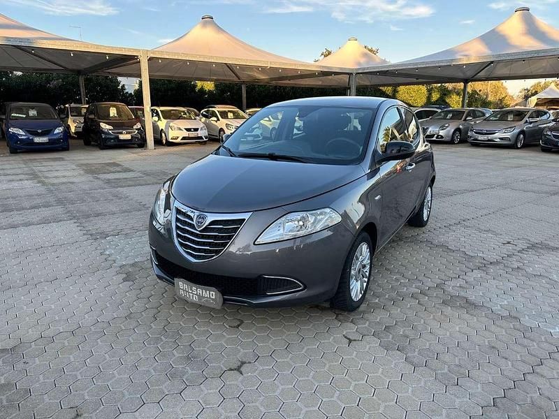 Grigio Usata 2015 Lancia Ypsilon Gold Due volumi | 6800 € (Buon prezzo) - Immagine 1/4