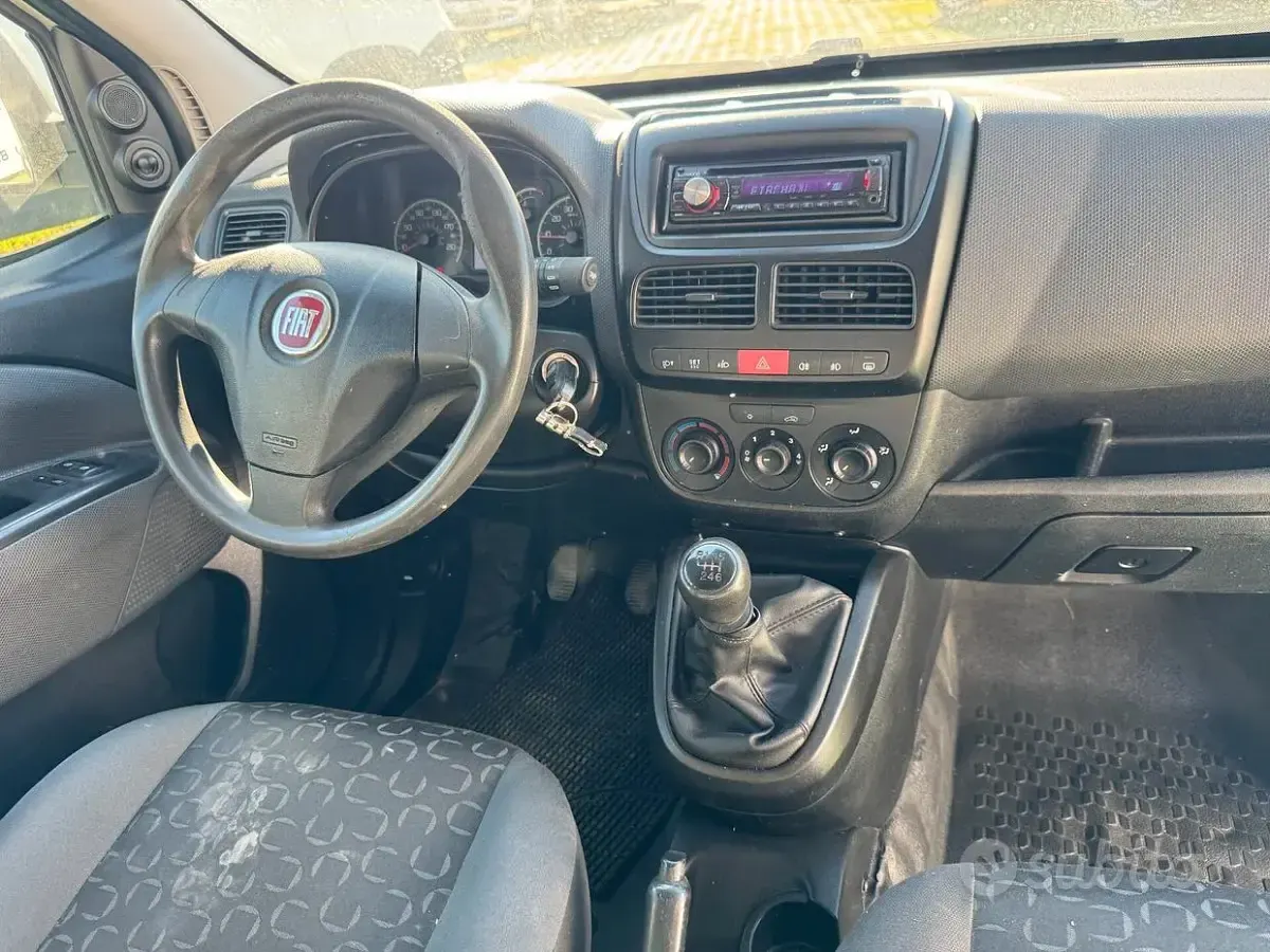 Usado Fiat Doblò 105 HP (77 kW) 2010 Branco Monovolume