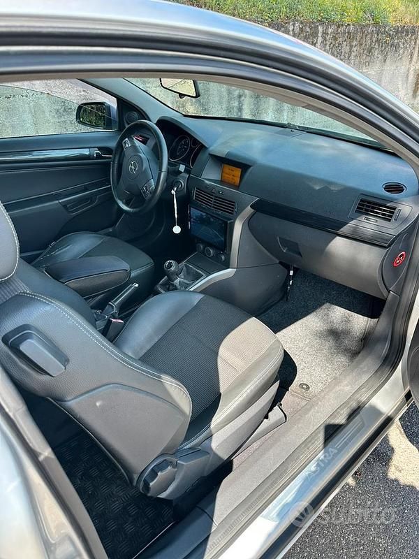 Usata Opel Astra GTC Cosmo 101 CV (74 kW) 2006 Grigio Berlina