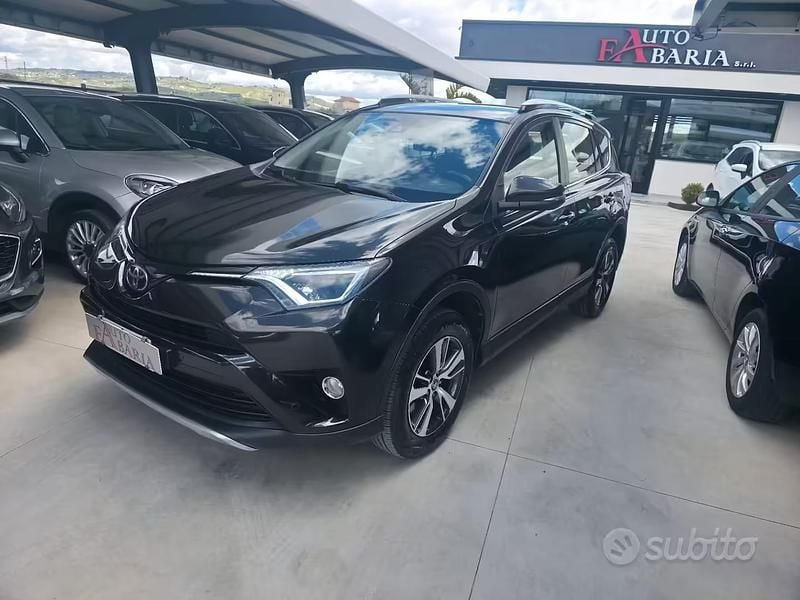 Usata Toyota RAV4 Business Edition 143 CV (105 kW) 2016 Marrone SUV