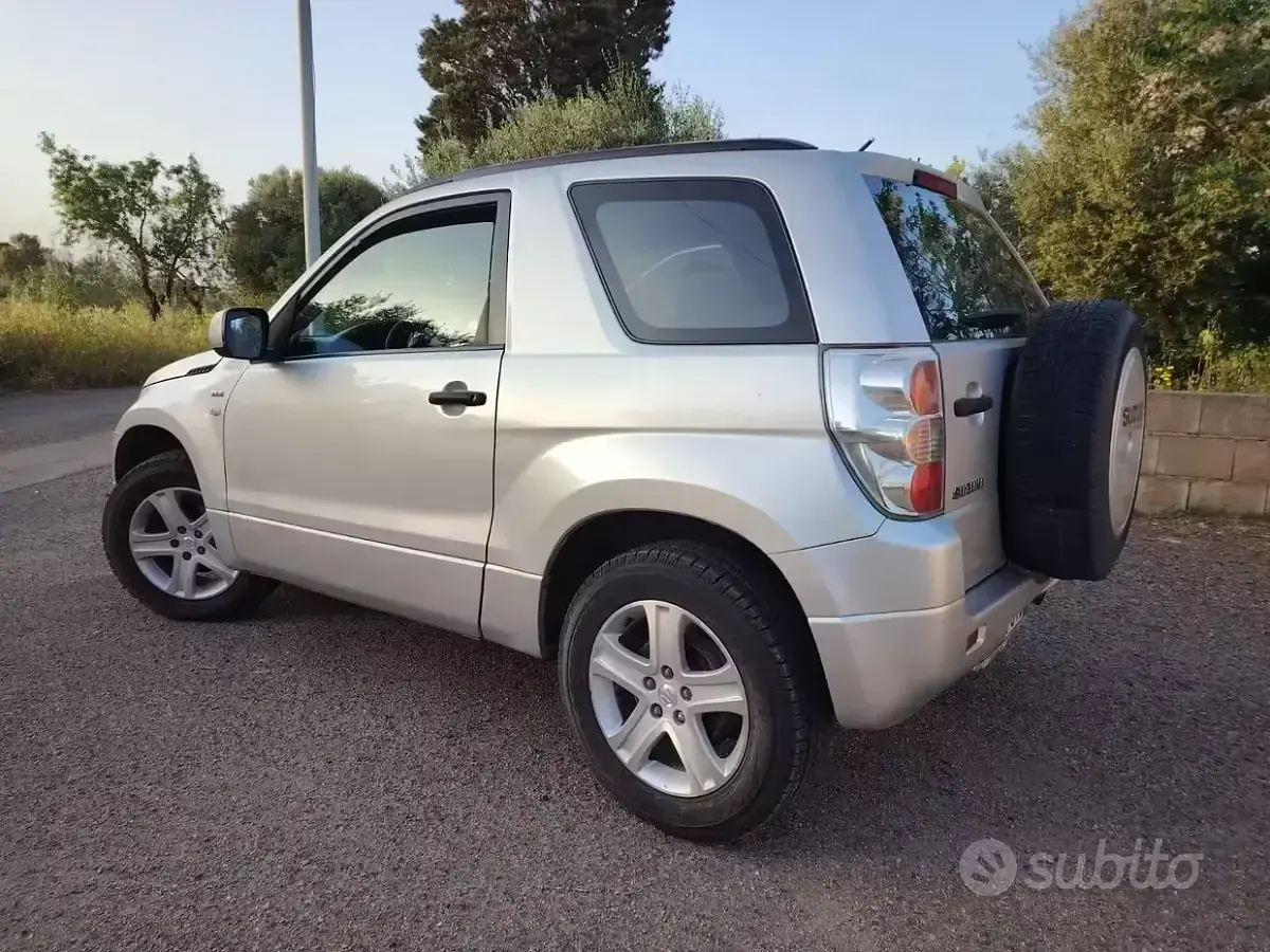 Usata Suzuki Grand Vitara 129 CV (94 kW) 2010 Grigio SUV