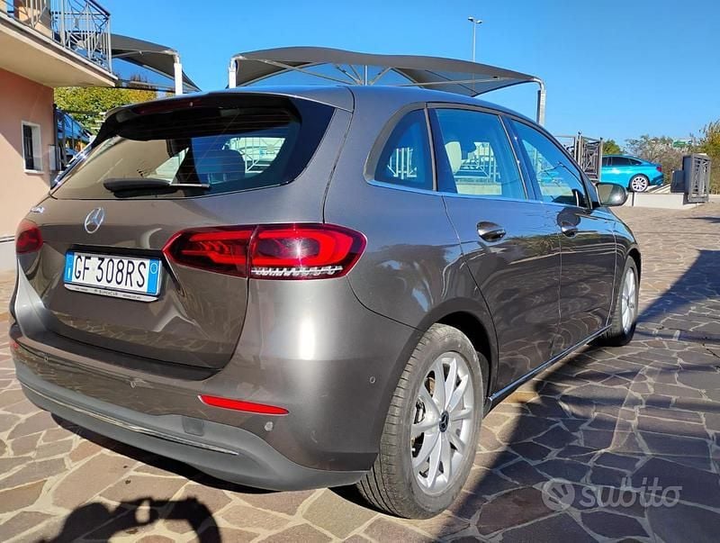Usata Mercedes B180 Executive 116 CV (85 kW) 2021 Grigio Monovolume