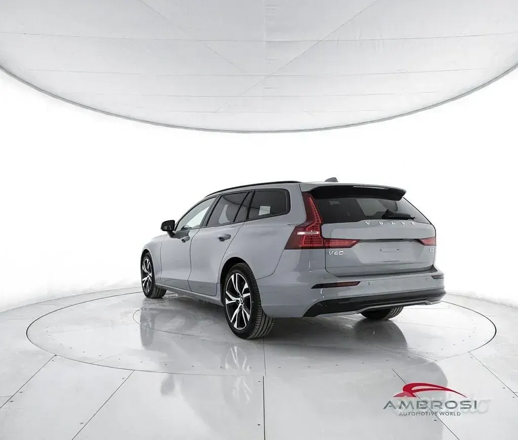 Nuova Volvo V60 Plus 197 CV (144 kW) 2026 Grigio Station wagon