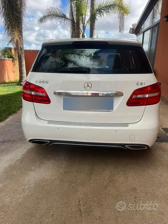 Käytetty Mercedes B200 136 HP (100 kW) 2012 Valkoinen Tila-auto