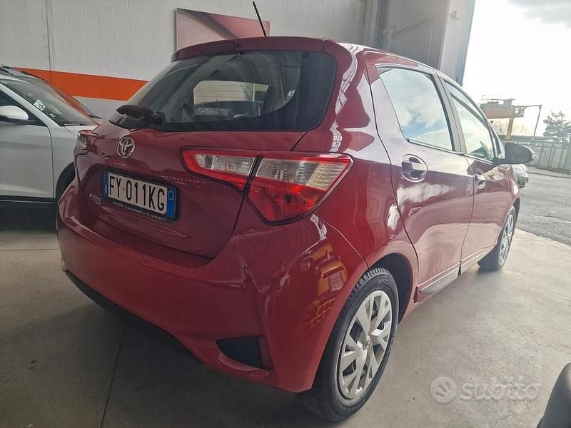 Usata Toyota Yaris Active 72 CV (52 kW) 2019 Rosso Berlina